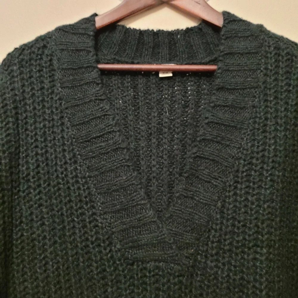 GARAGE Women's Soft Pullover Oversized Sweater Size XS‎ Vneck Green Olive Green